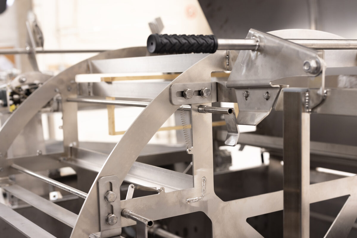 Automatic honeycomb uncapping and extracting line 80 - Image 12