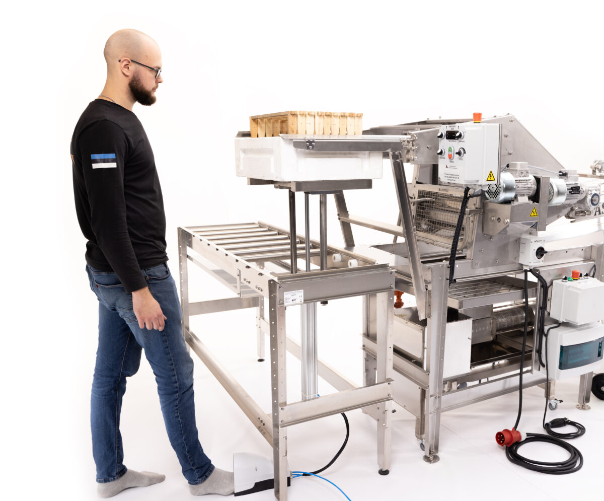 Automatic honeycomb uncapping and extracting line 80 - Image 3